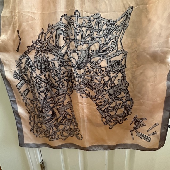 Gucci Horse Pink Silk Scarf with Gucci Designer Box - Picture 5 of 13